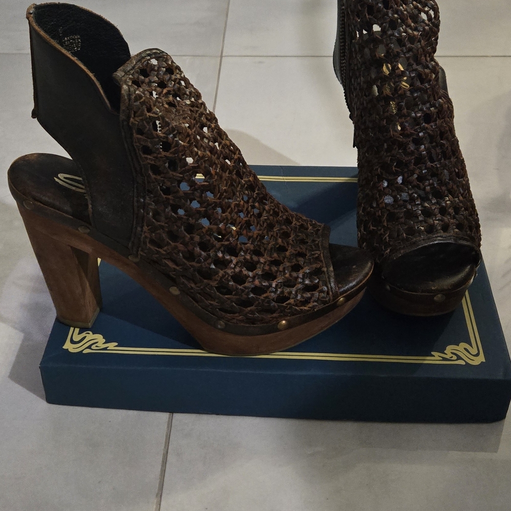 Sbicca Brown Woven Heels